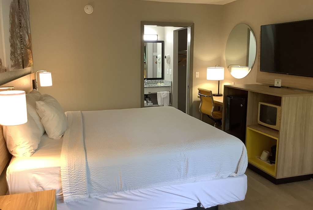 Days Inn by Wyndham Kingdom City - photo 31