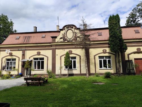Mieszkanie W Oficynie Pałacu Goetza Brzesko — hotel in Brzesko