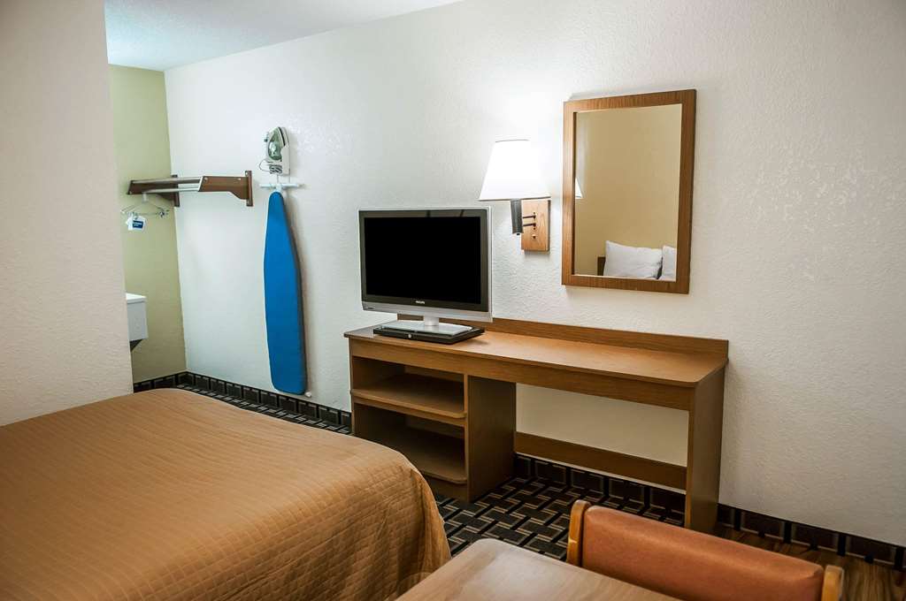 Rodeway Inn Albuquerque West - photo 15