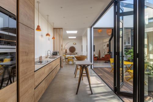 Maison Loft de standing autour de son patio — 4-Star Luxury Hotel in Vannes, France