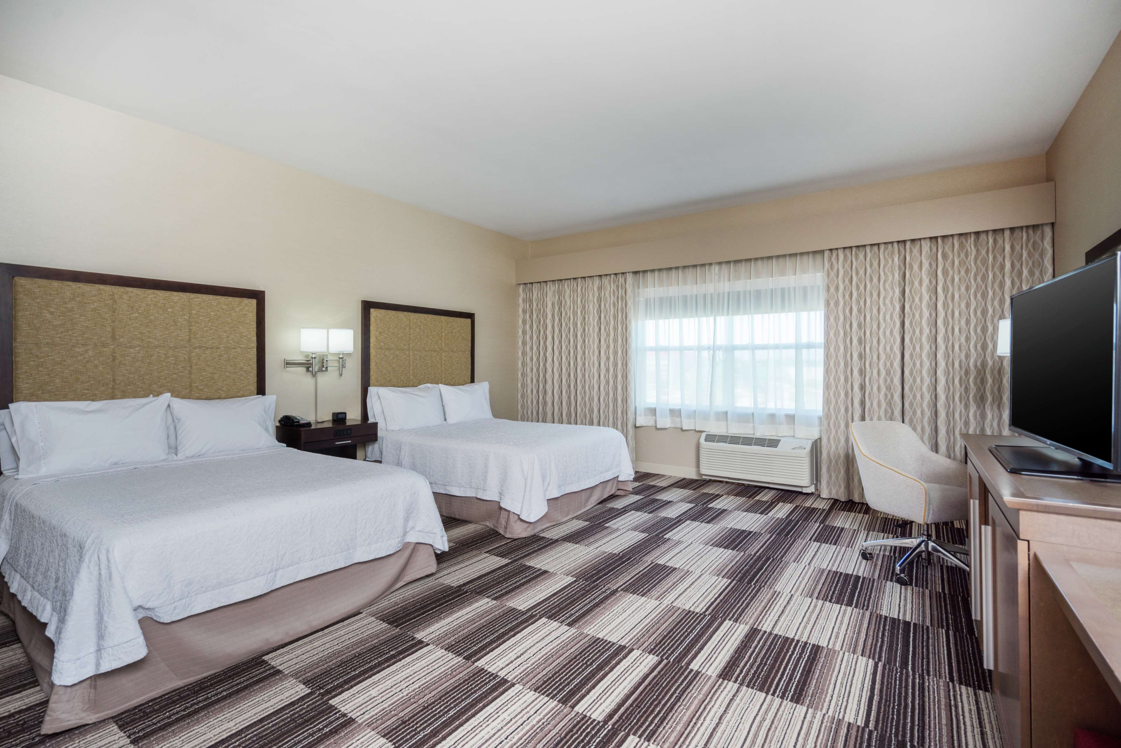 Hampton Inn Oxford - photo 13