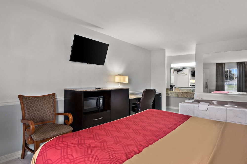 Econo Lodge Princess Anne - photo 13