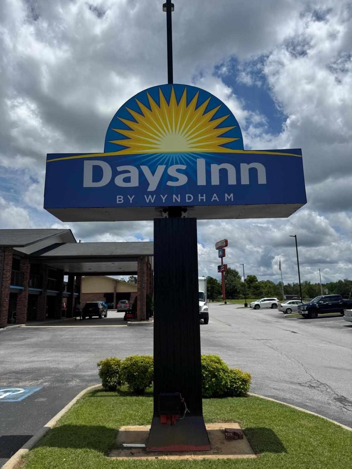 Days Inn by Wyndham Clanton AL - photo 13