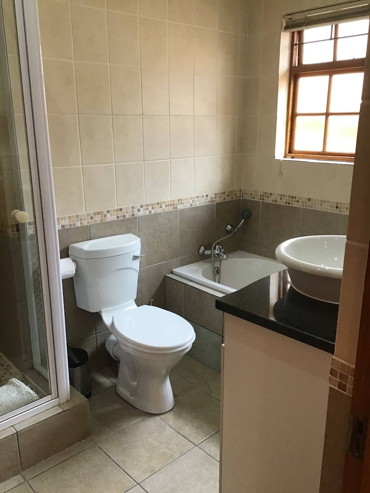 2BR Relocation Housing Fully Furnished Secured in Pentagon Park — Bloemfontein — photo 5