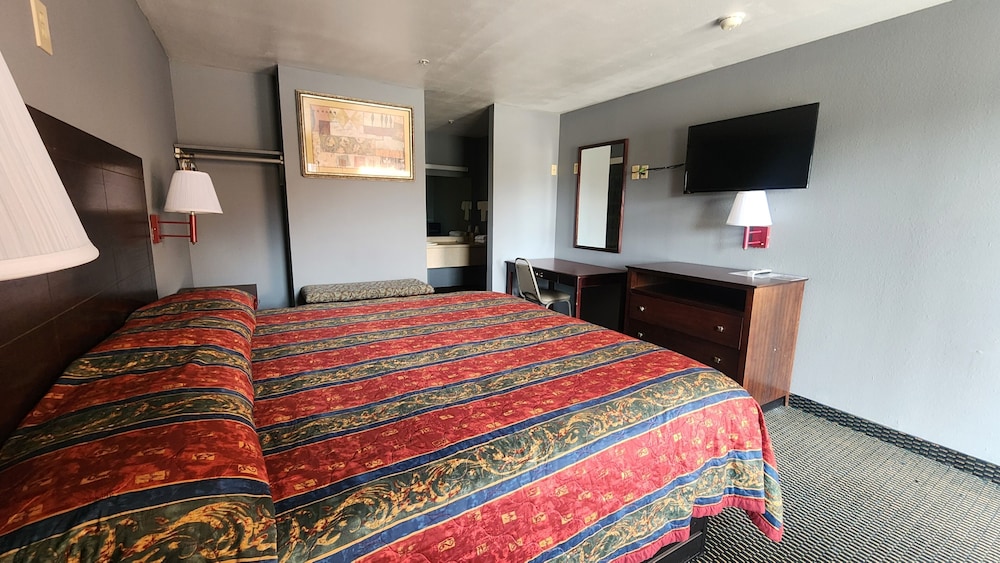 Benbrook Inn & Suites - photo 11