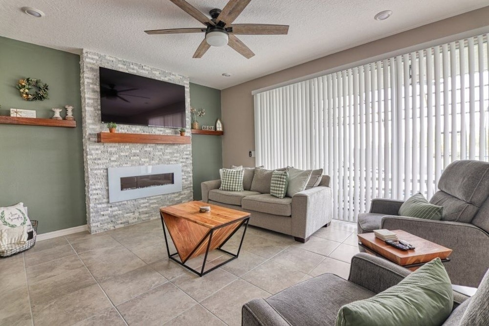 Daniel's Townhome Getaway At Windsor Island Resort 5 Bedroom Townhouse by Redawning Davenport - photo 24