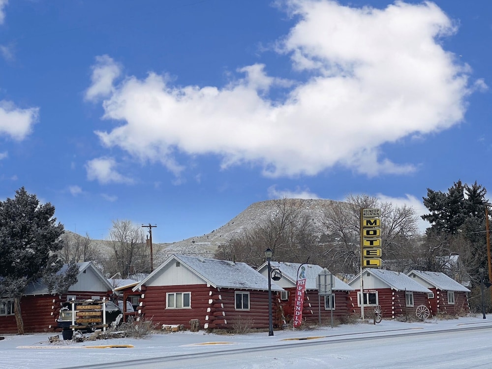 Roundtop Mountain Vista Cabins and Motel - photo 33