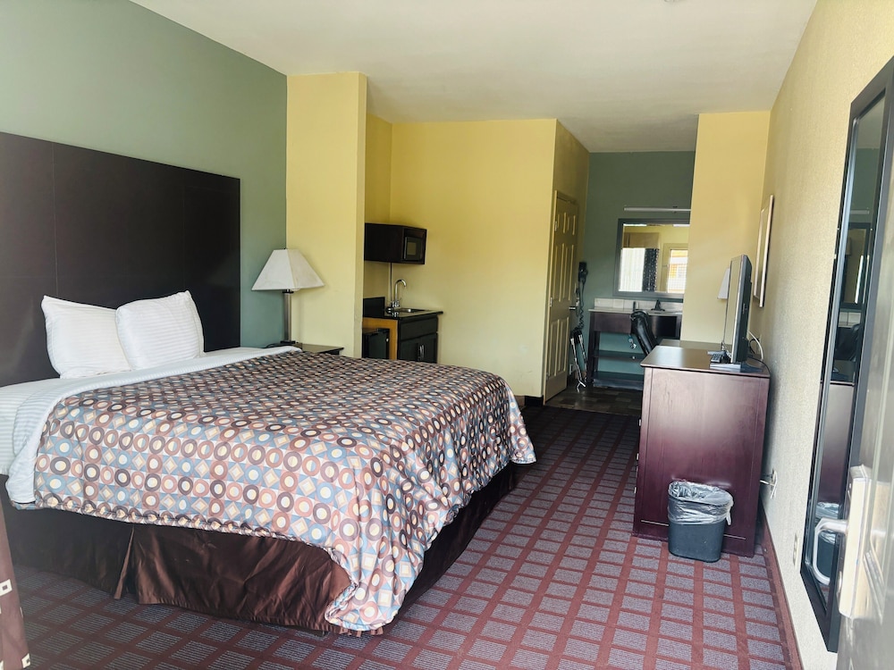 Pearsall Inn & Suites - photo 19