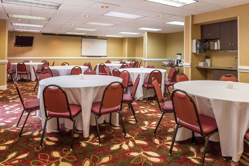 Hampton Inn Columbia Northeast Fort Jackson Area - photo 50