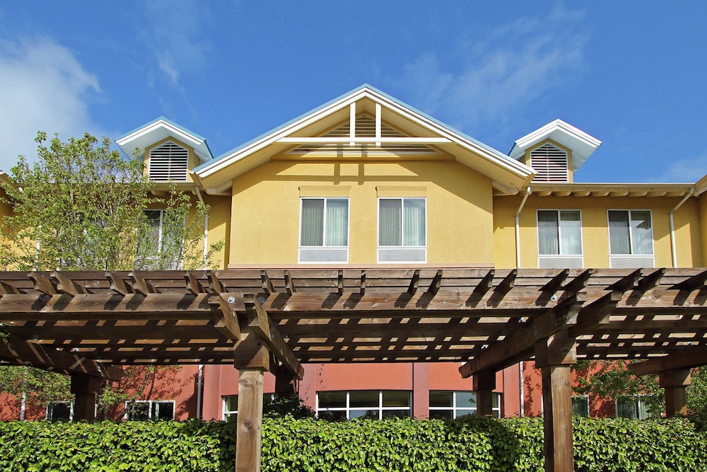 Hilton Garden Inn Sonoma County Airport - photo 42