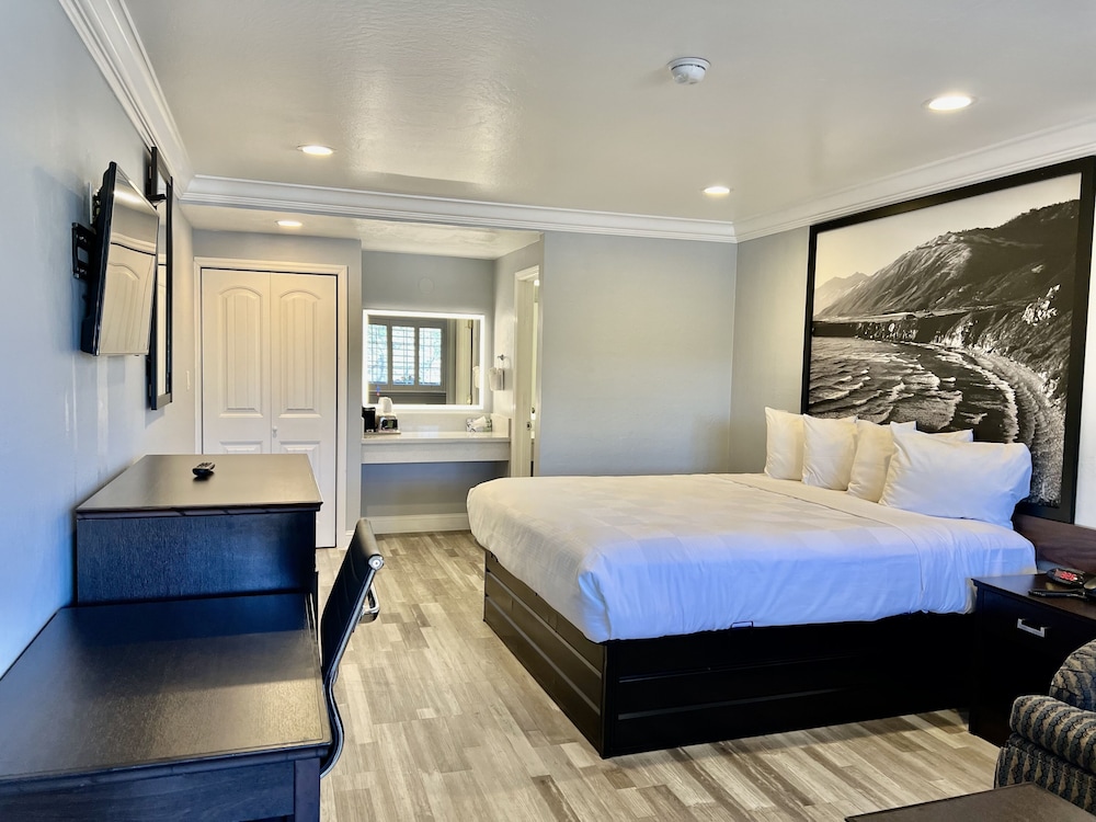 Aura Inn Monterey - photo 34