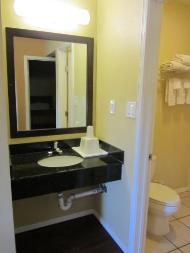 El Paso Inn - photo 9