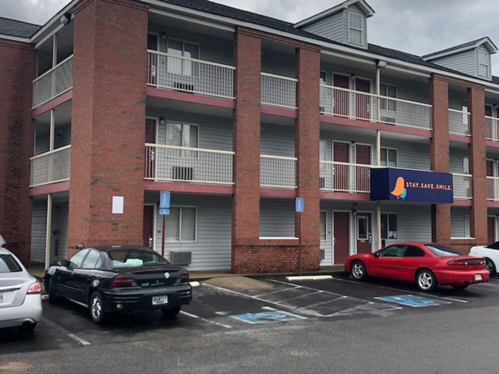 InTown Suites Extended Stay Nashville TN Hendersonville - carbon neutral hotel in Hendersonville