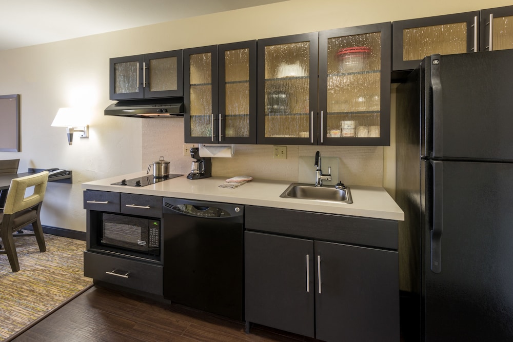 Candlewood Suites Midwest City by IHG - photo 7