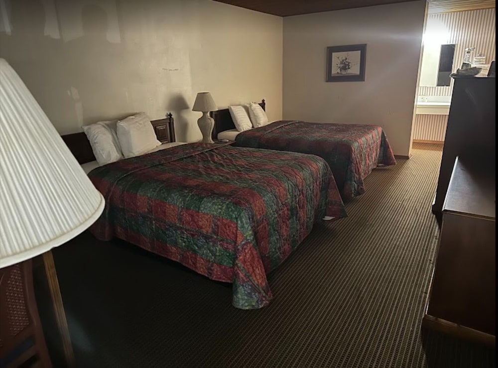 Love Hotels Western Holiday by OYO at Harlan Lake NE - photo 14