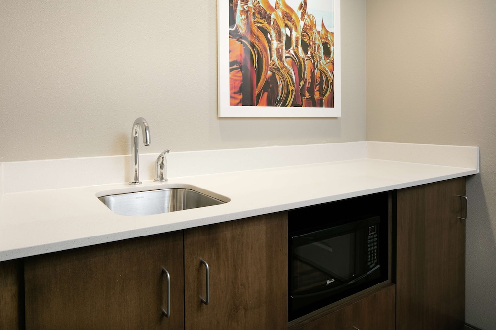 Hampton Inn & Suites Minooka - photo 14