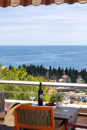 SunSpot Apartment beautiful view with big garden free parking central