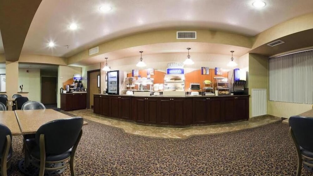 Holiday Inn Express and Suites Henderson by IHG - photo 45