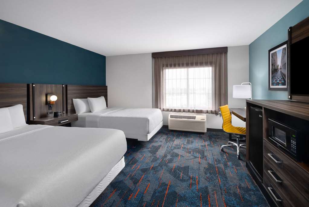 La Quinta Inn & Suites by Wyndham Greensboro NC - photo 11