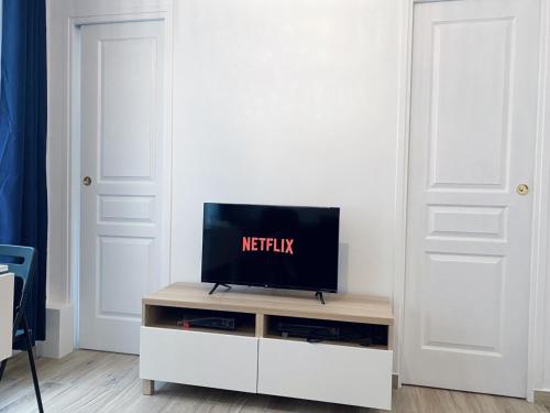 Appartement Moderne & Cosy Au Cœur de Paris — 4-Star Luxury Hotel in Paris, France