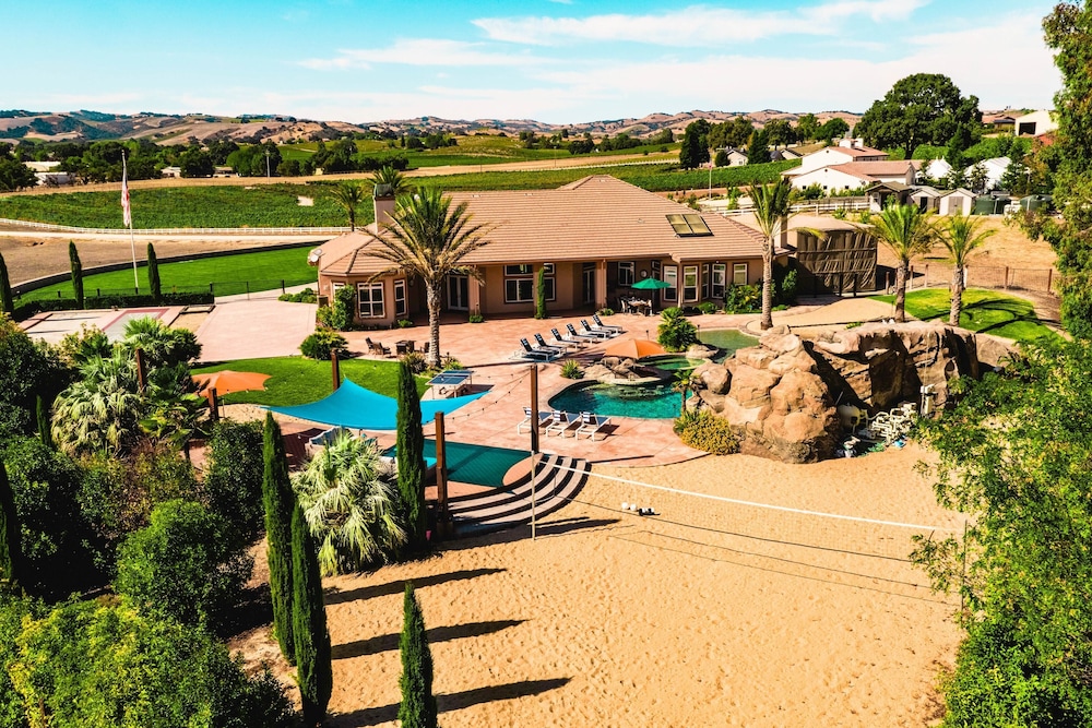 Mermaid by Avantstay Private Estate w Pool Volleyball & Arcade - photo 16