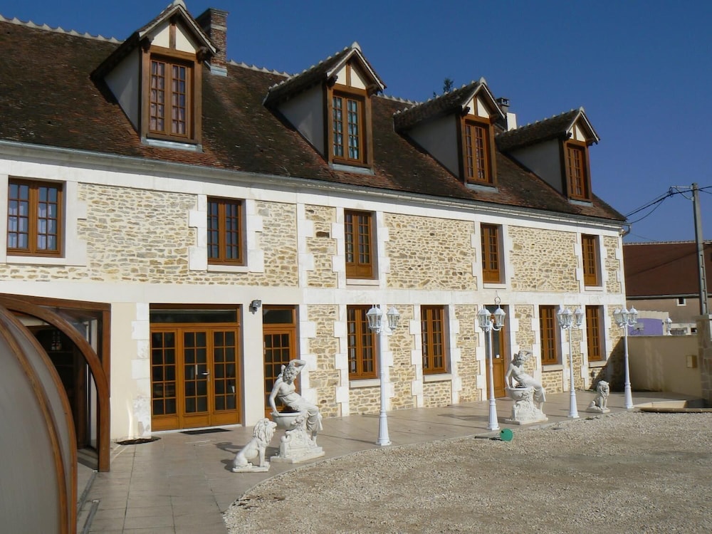Le Manoir Des Chapelles — 4-Star Luxury Hotel in Venoy, France