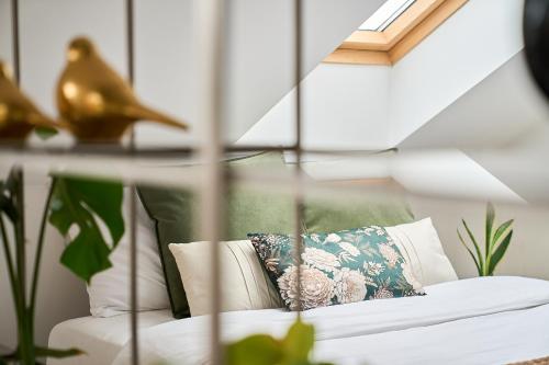 Flowers Apartment by Kramm Apartament w Centrum Poznania — 4-Star Luxury Hotel in Poznan, Poland