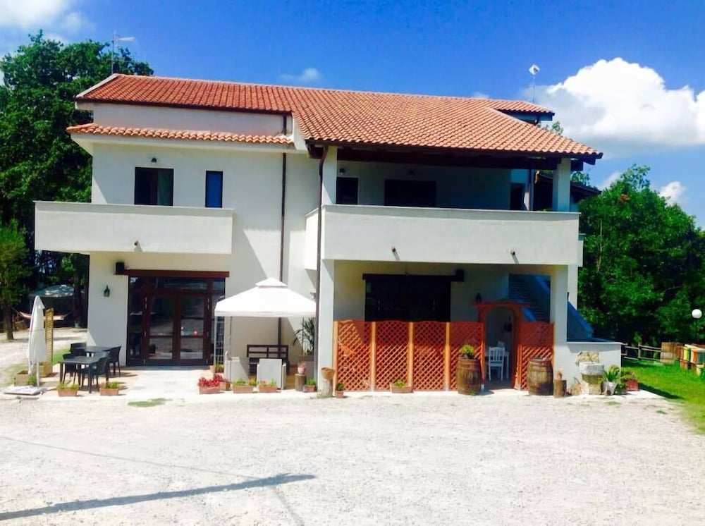 La Timpa del Cucco — 4-Star Luxury Hotel in Roccagloriosa, Italy