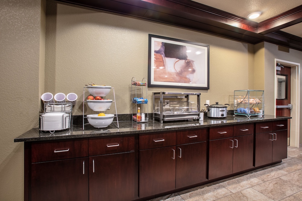 Cobblestone Inn & Suites Pine Bluffs - photo 37