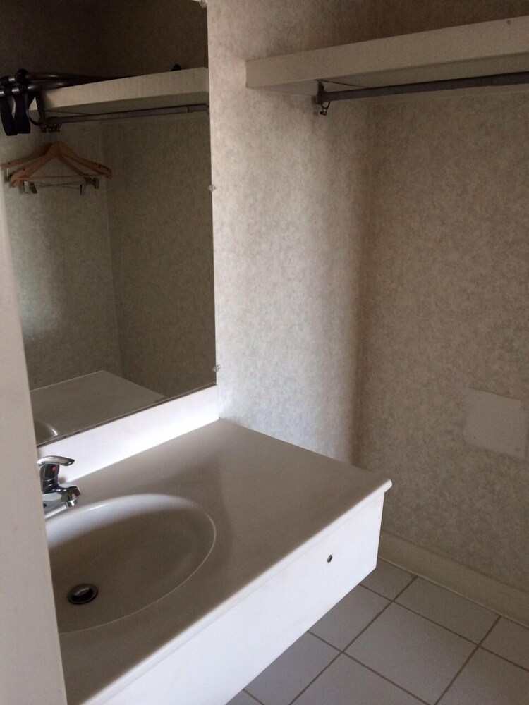 All Day Inn - photo 15