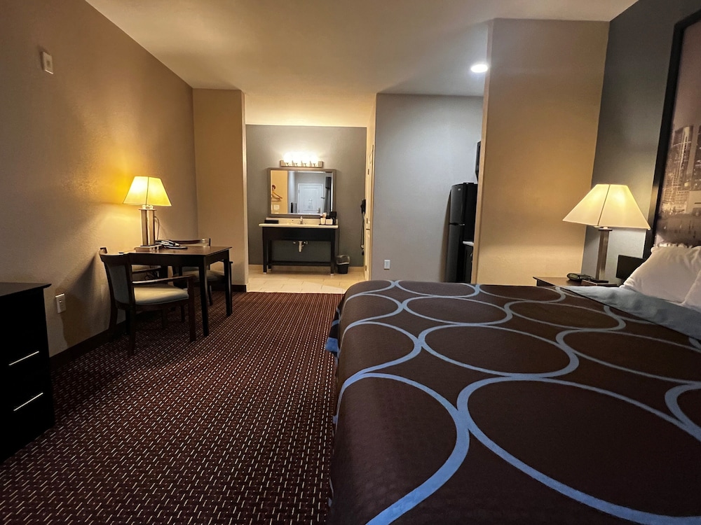 Super 8 by Wyndham Center - photo 16
