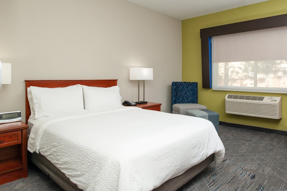 Holiday Inn Express Suites Farmington - photo 36