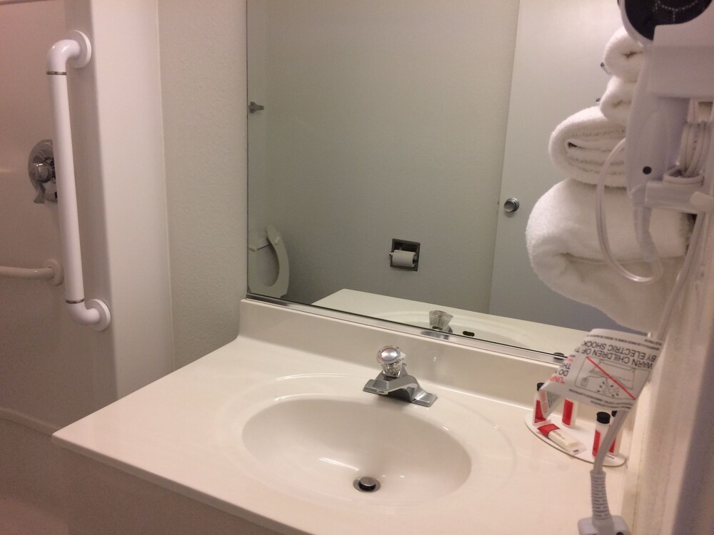 Travelodge by Wyndham Raton - photo 17