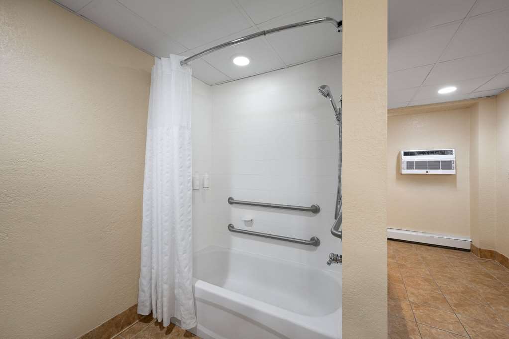 Days Inn & Suites by Wyndham Bozeman - photo 16