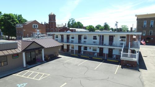 Villager Motel & Glen Manor Estate - photo 15
