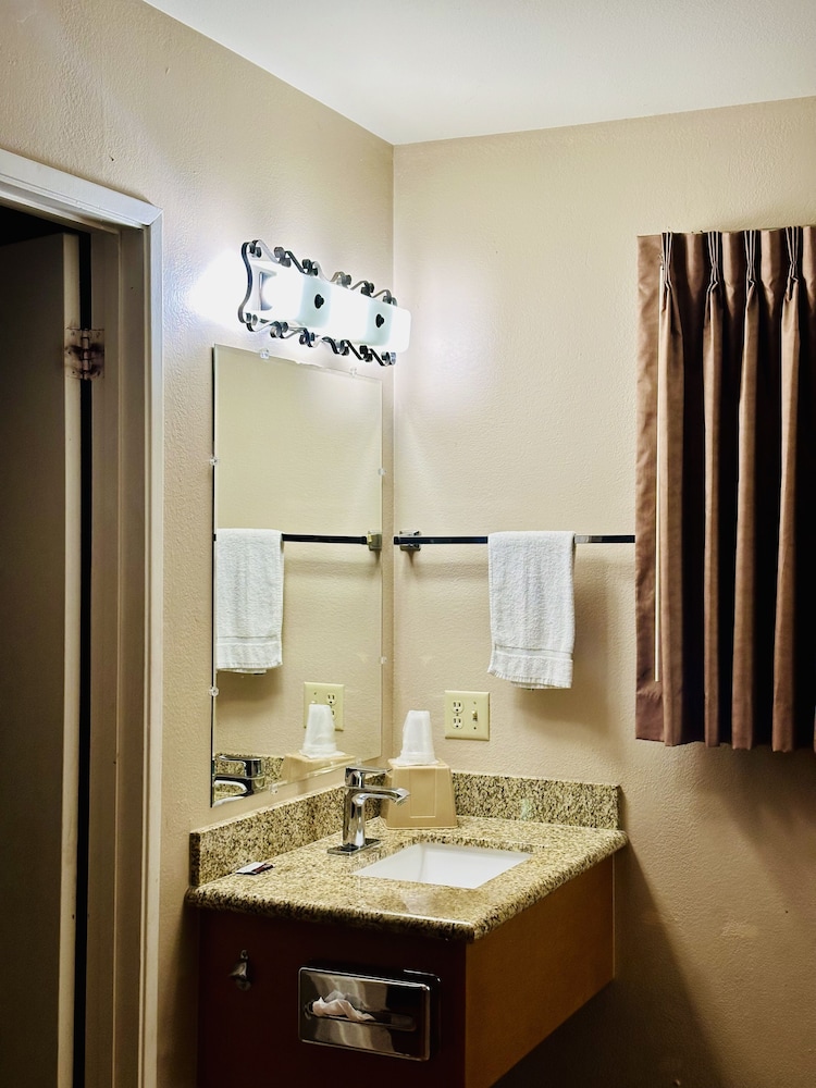 Franciscan Inn - photo 18