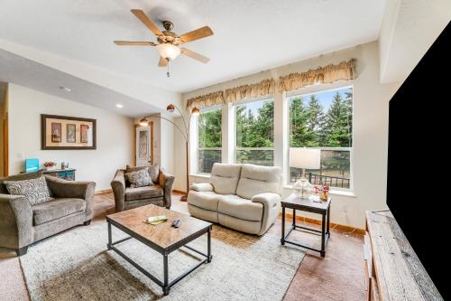 Lazy K on Peaceful Bay Ranch House — 4-Star Luxury Hotel in Lakeside, United States