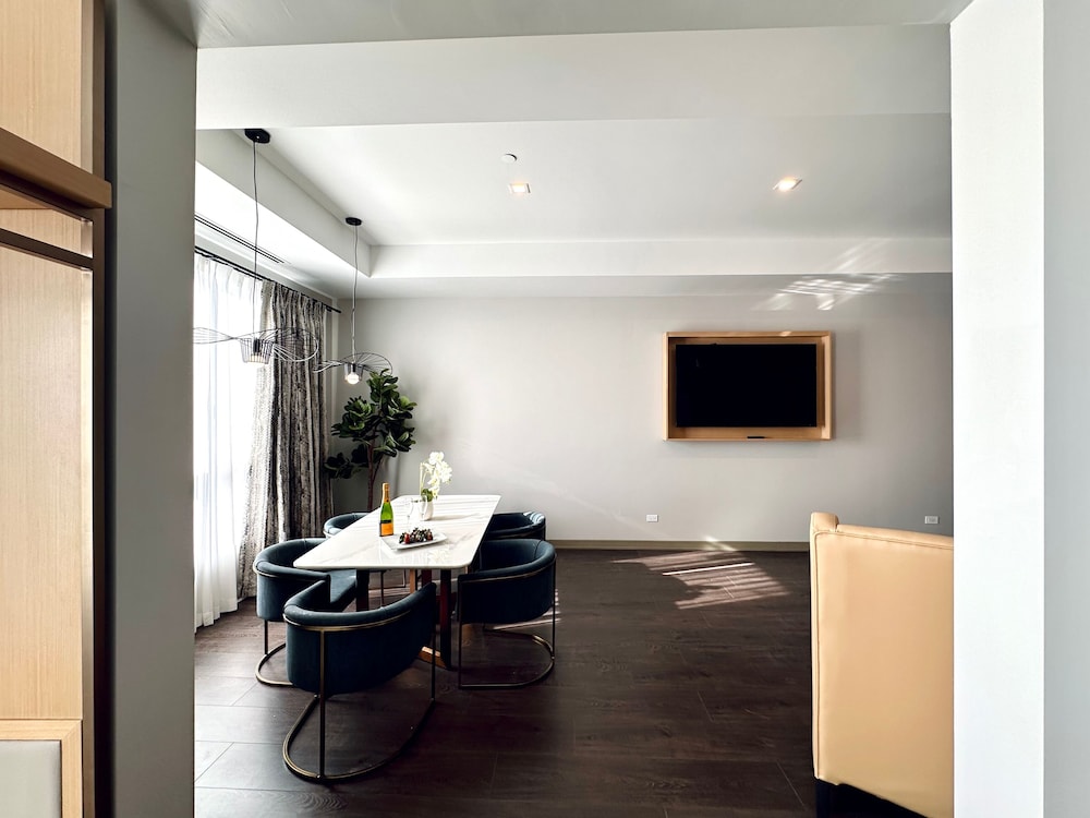 Chez Hotel Arlington Heights - photo 47