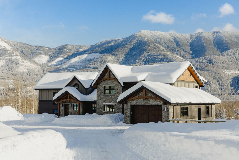 Brooks Creek Ranch — 4-Star Luxury Hotel in Fernie, Canada