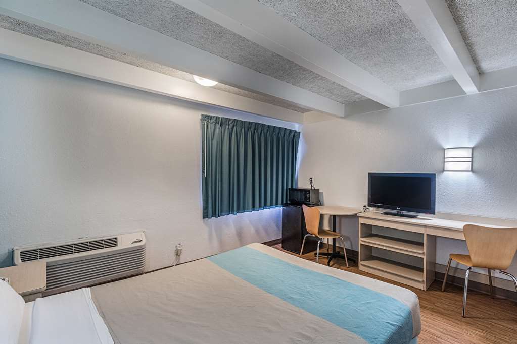 Motel 6 Kokomo In - photo 15