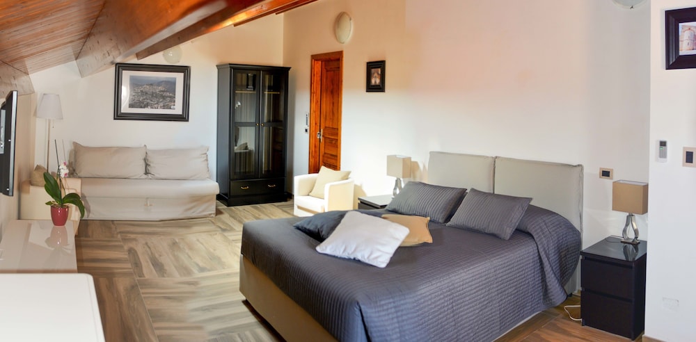 Palazzo Candida — 4-Star Luxury Hotel in Gerace, Italy