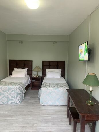 Brondesbury Park Hotel — hotel in Nyanga