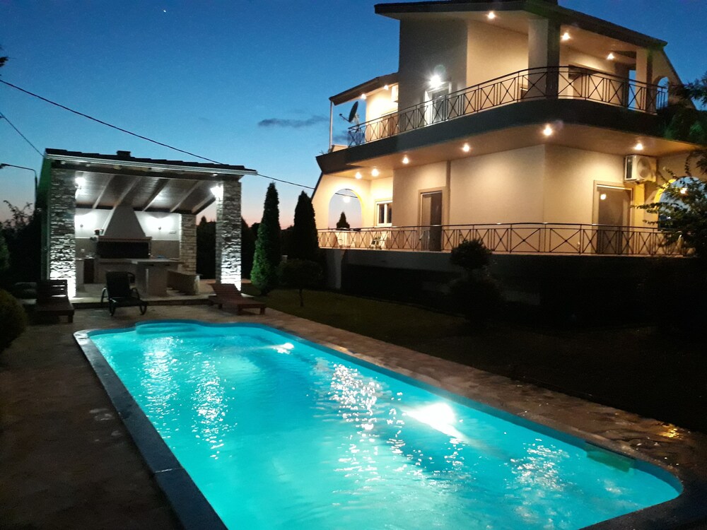 Villa Oneiro — 4-Star Luxury Hotel in Kanali, Greece
