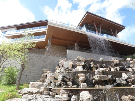 Tianna Mountain Holiday Hotel — hotel in Luanping