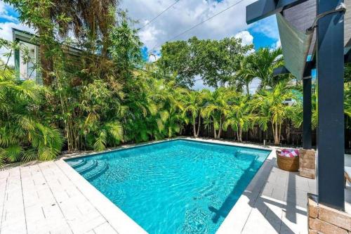 The Penn House Guest House & Saltwater Pool Flam — 4-Star Luxury Hotel in West Palm Beach, United States