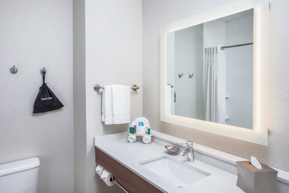 Holiday Inn Express & Suites Texarkana by IHG - photo 31