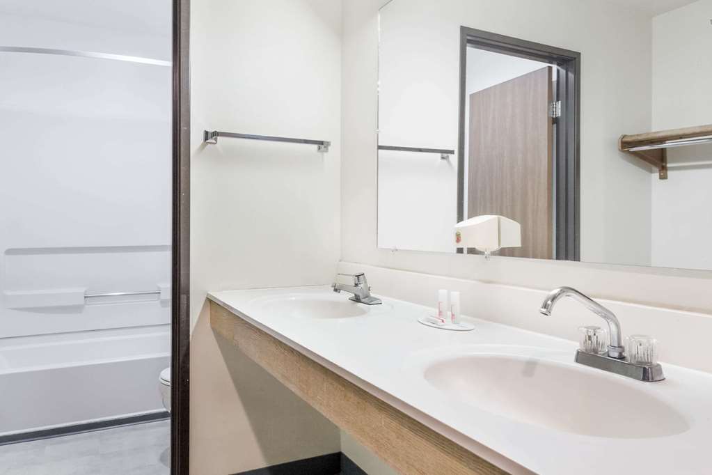 Super 8 by Wyndham Logan - photo 11