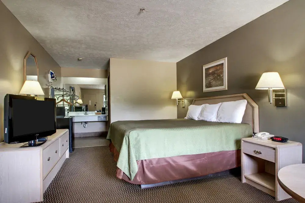 Super 8 Durant - photo 14