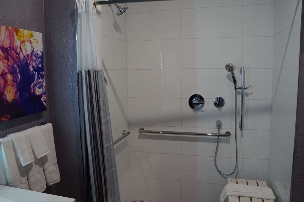 La Quinta Inn & Suites by Wyndham Lewisville - photo 26