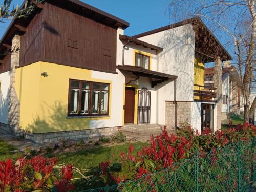 Villa Lim — 4-Star Luxury Hotel in Bergamo, Italy